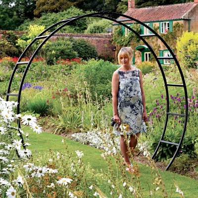 Circular metal garden arch