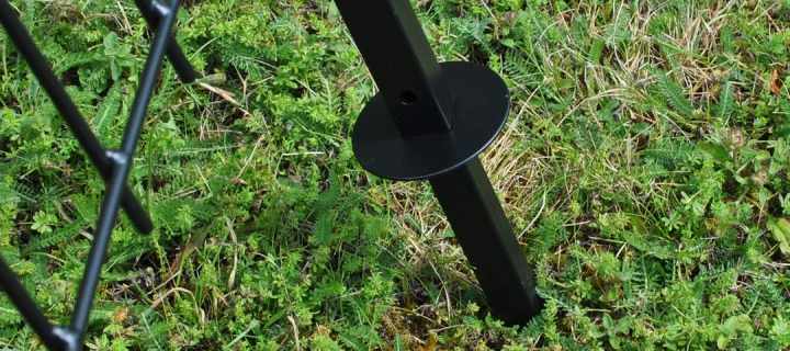 Ground spikes are included